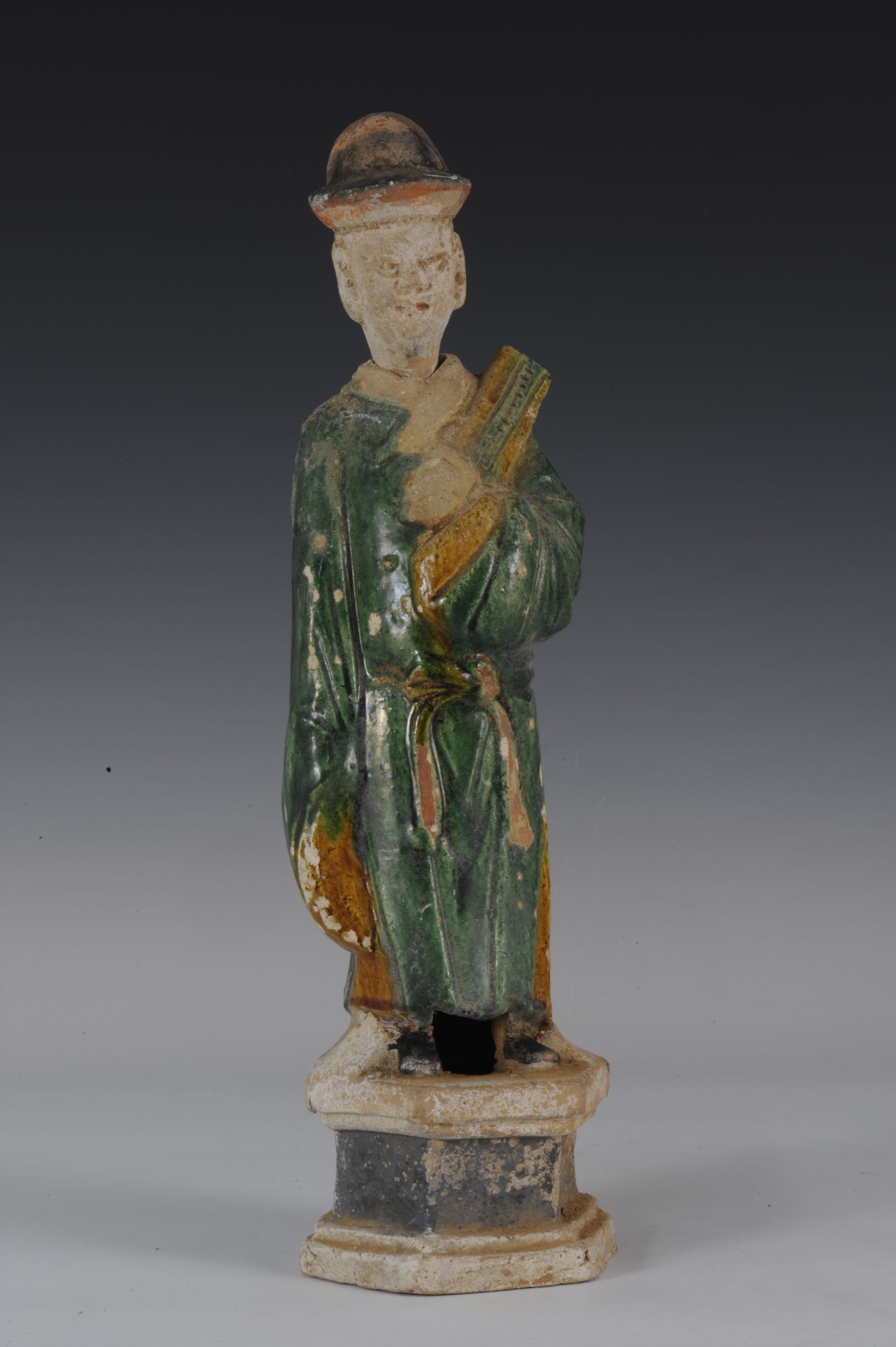 明代三彩陶乐俑