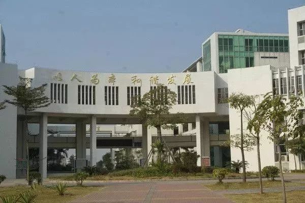 石滩镇石厦小学