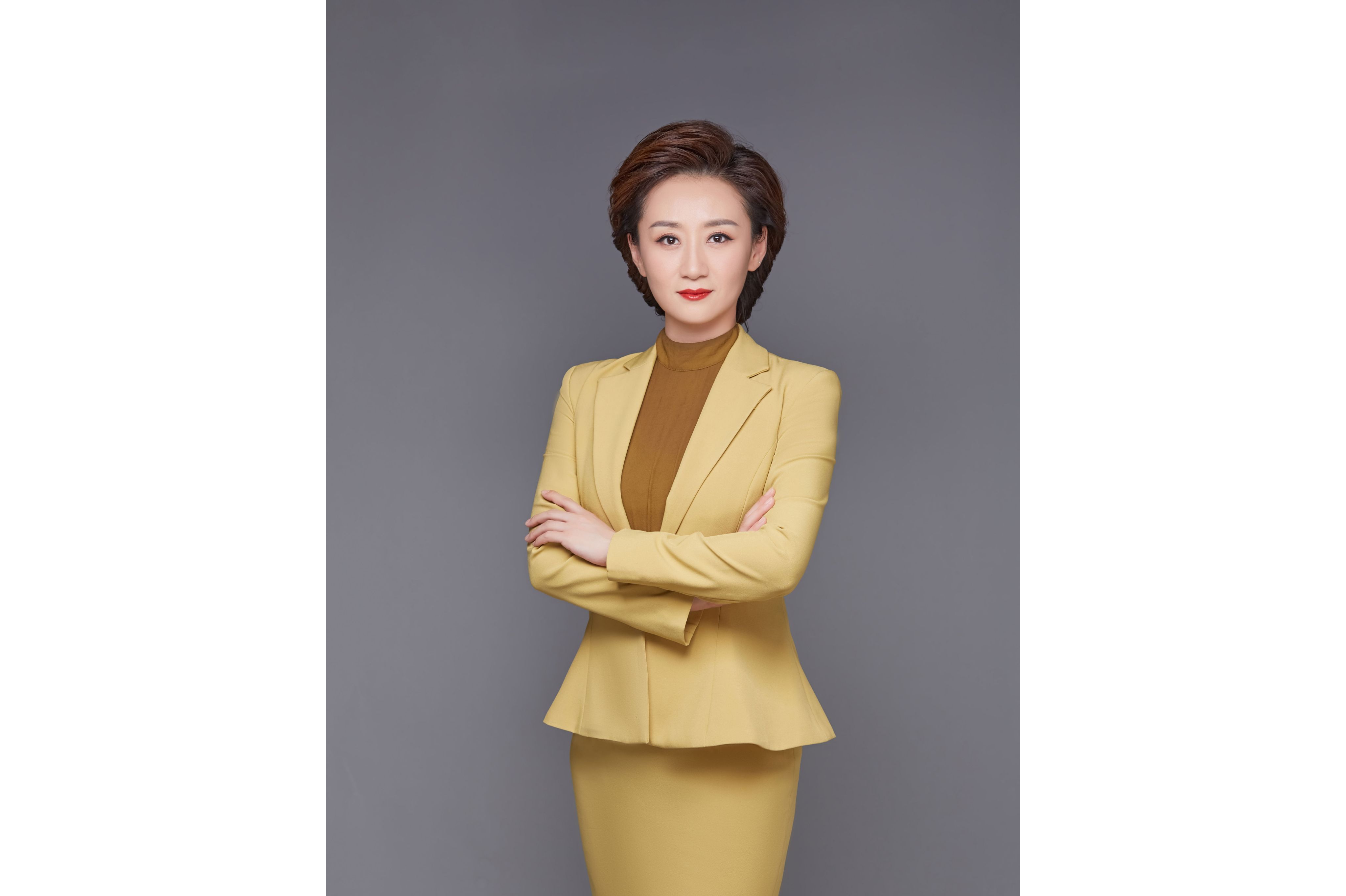 黑龙江省齐齐哈尔市人,本科毕业于吉林大学文学院播音与主持专业,文学