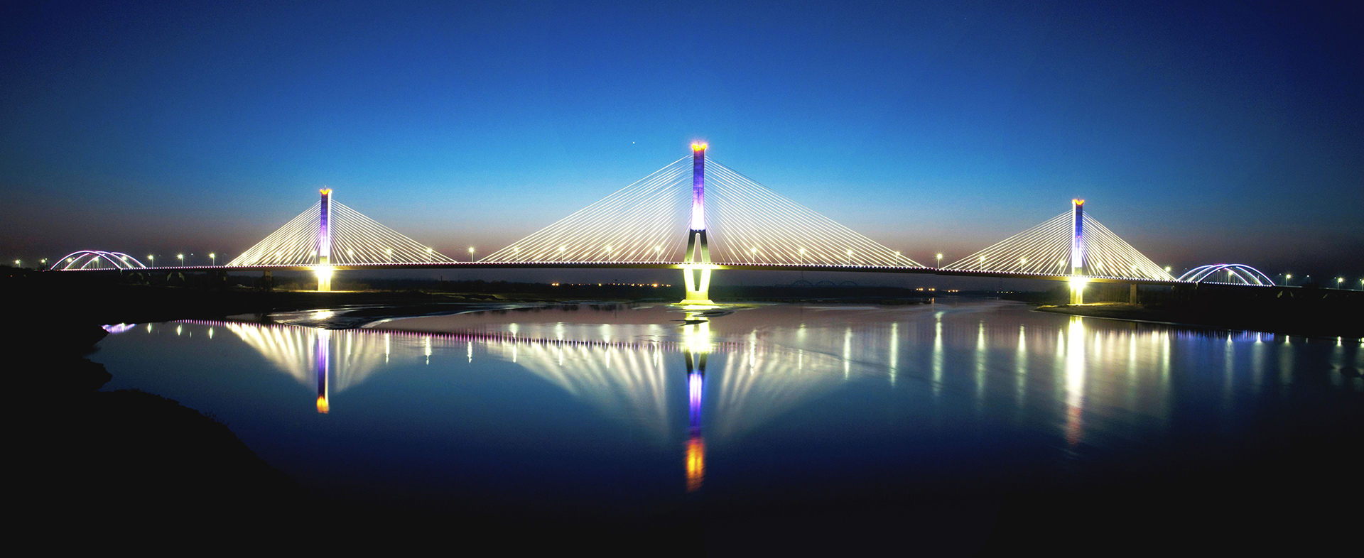  p>济南建邦黄河大桥(jianbang yellow river bridge in jinan),是