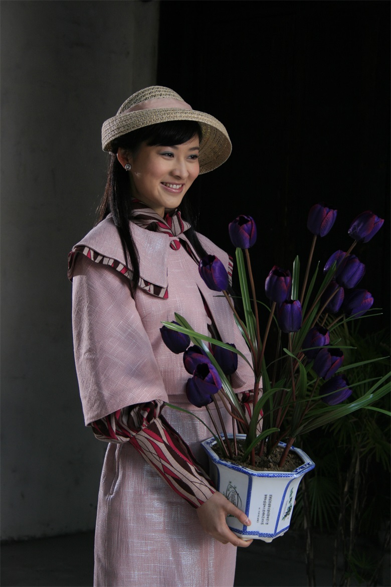 id="gnx8qs0nh8">杨亚,1987年7月17日出生于安徽省,中国内地女演员