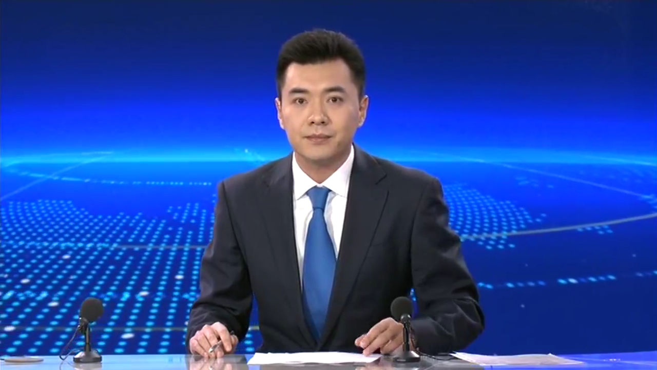 央视新闻频道或央视十三套),是以播送整点新闻,现场直播,字幕新闻为主