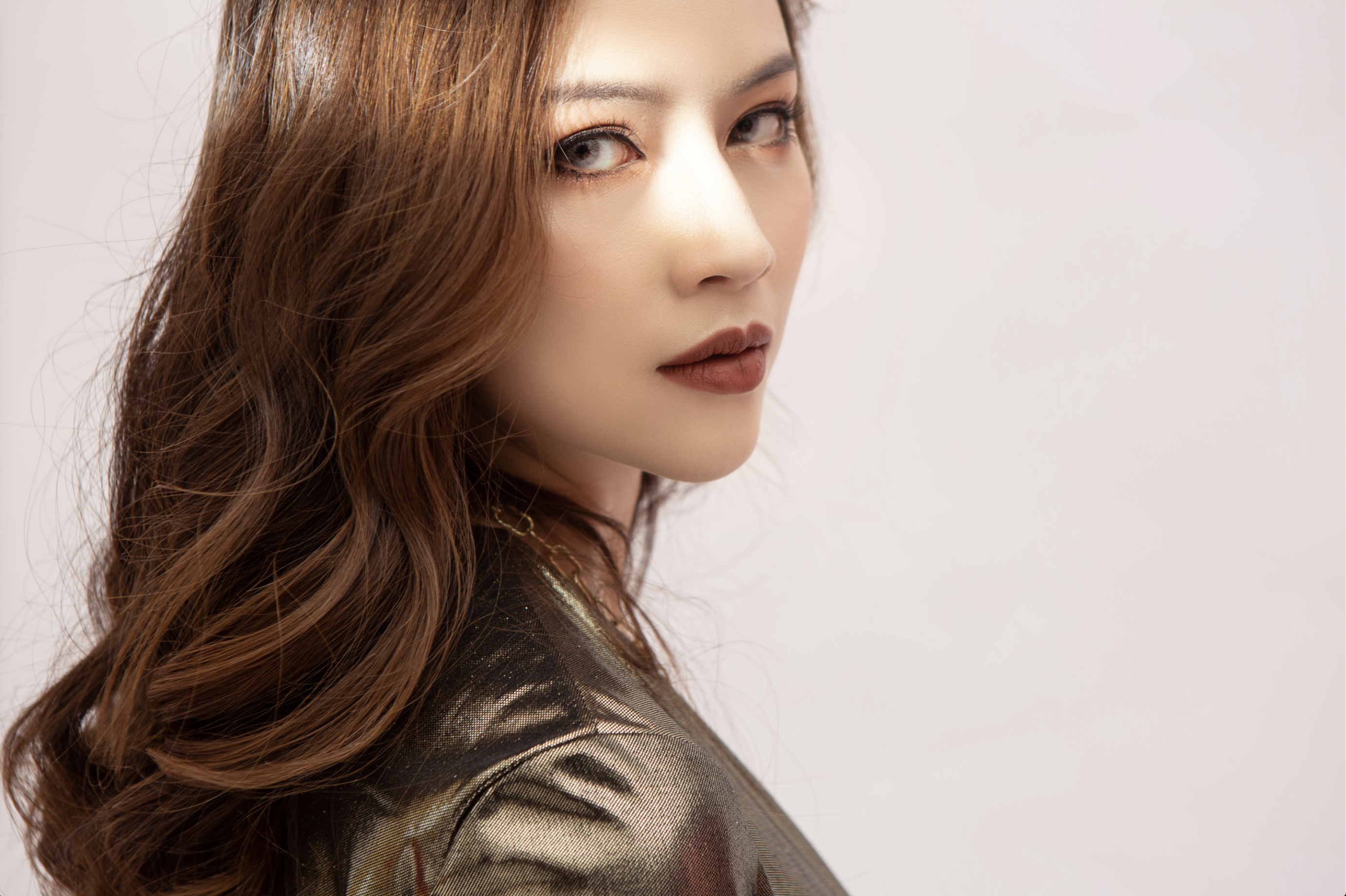 poeeho">2 /sup>,1994年2月3日生于中国广西南宁,水瓶座,唱作歌手 sup