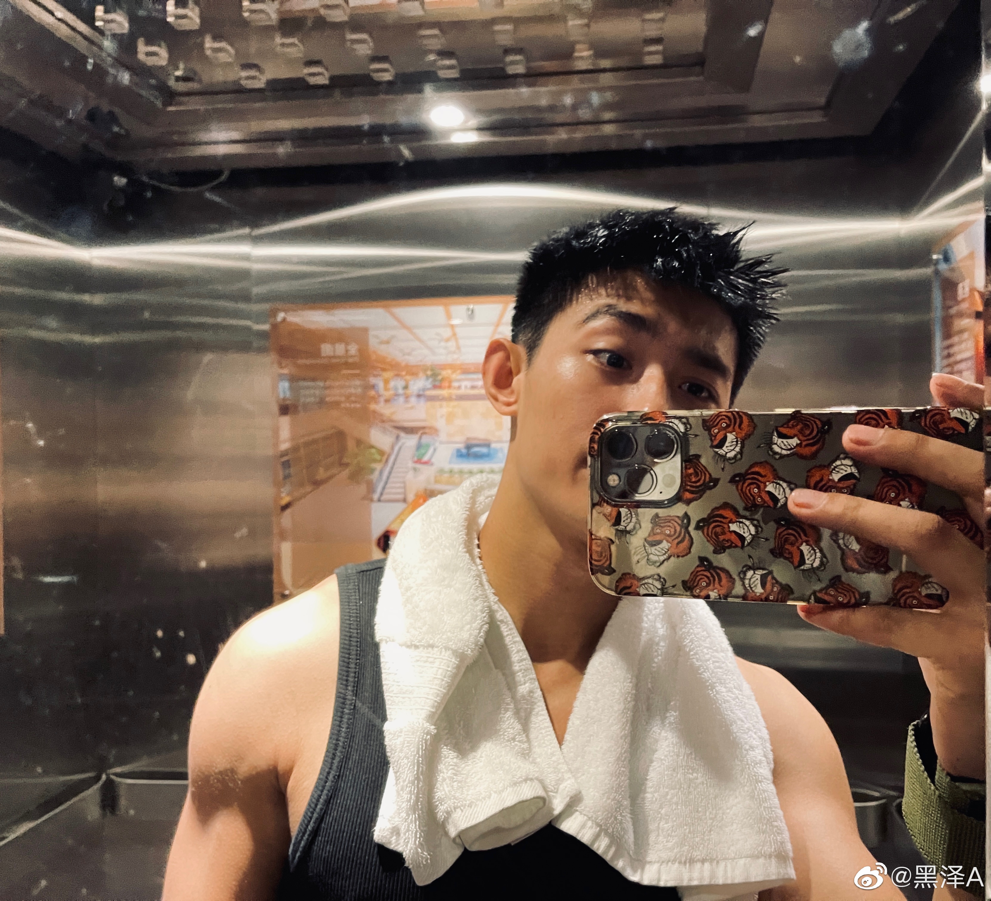 14z">黑泽,原名李泽,1998年9月27日出生于北京市,中国内地影视男演员