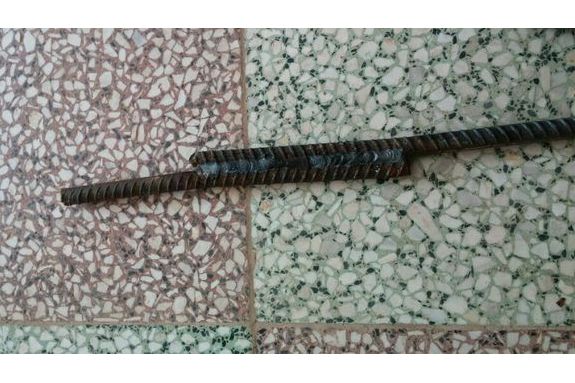 两个钢筋接头,只在接头的一面