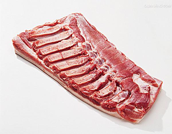  p>五花肉(又称肋条肉,三层肉)位于猪的腹部,猪腹部 a target="_blank