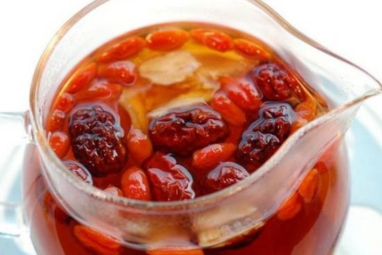  p>红枣枸杞糖水,把红枣,枸杞,糖混合在一块做成的汤. /p>