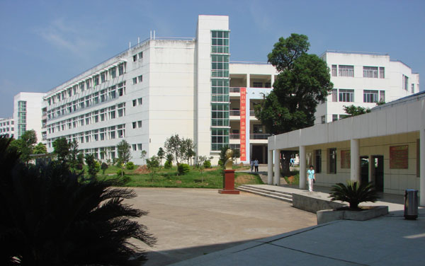 江西省龙南中学