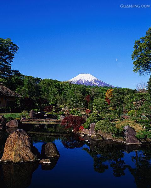 lemmaid="344037">本州岛 /a>中南部,东距东京约80千米,跨越在日本 a