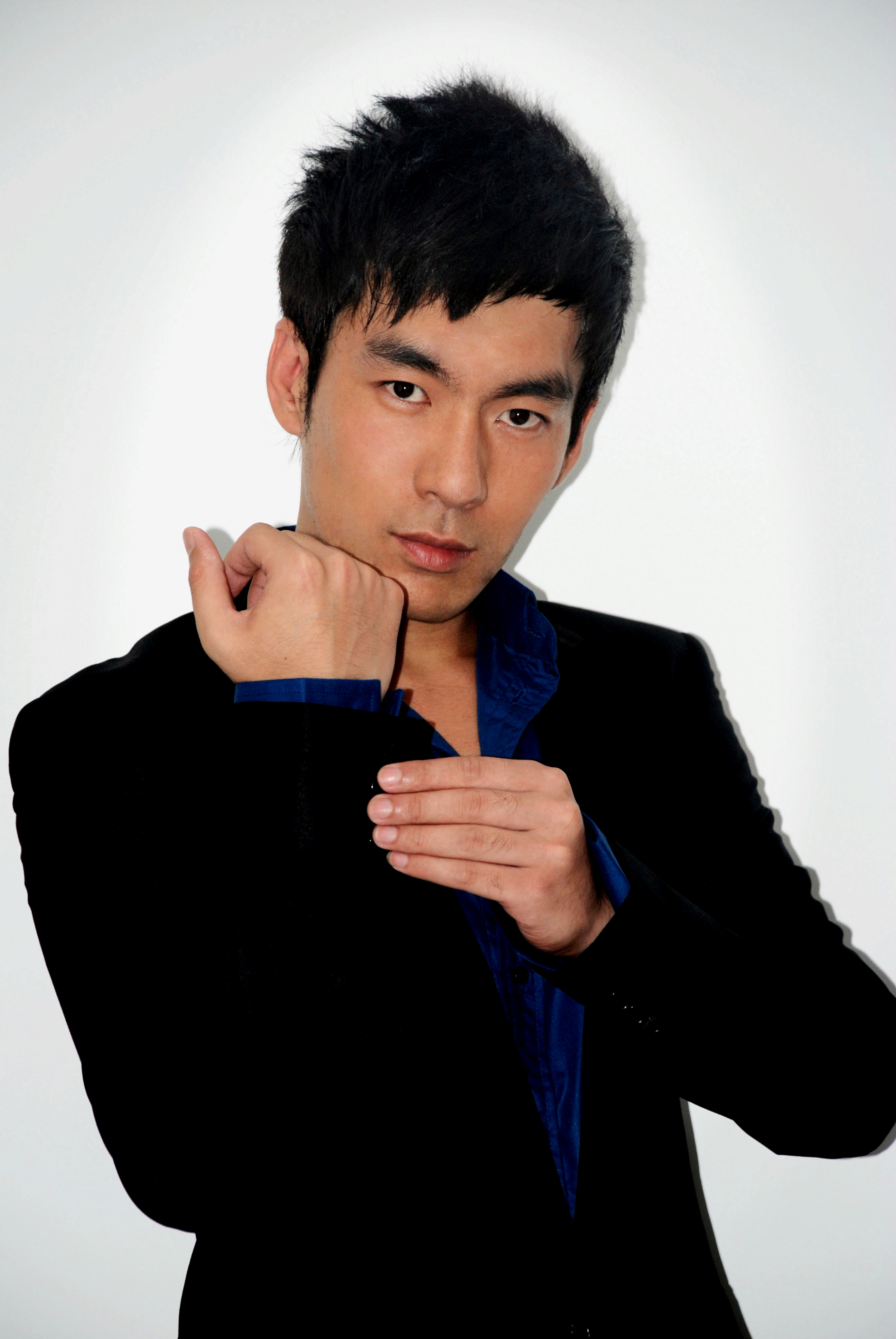  p>张胤哲,毕业于中央戏剧学院,中国内地男演员.