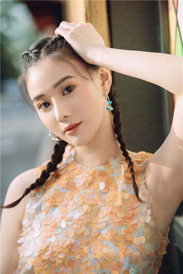  p data-id="gnbl2k4kcx">潘一祎,1998年5月4