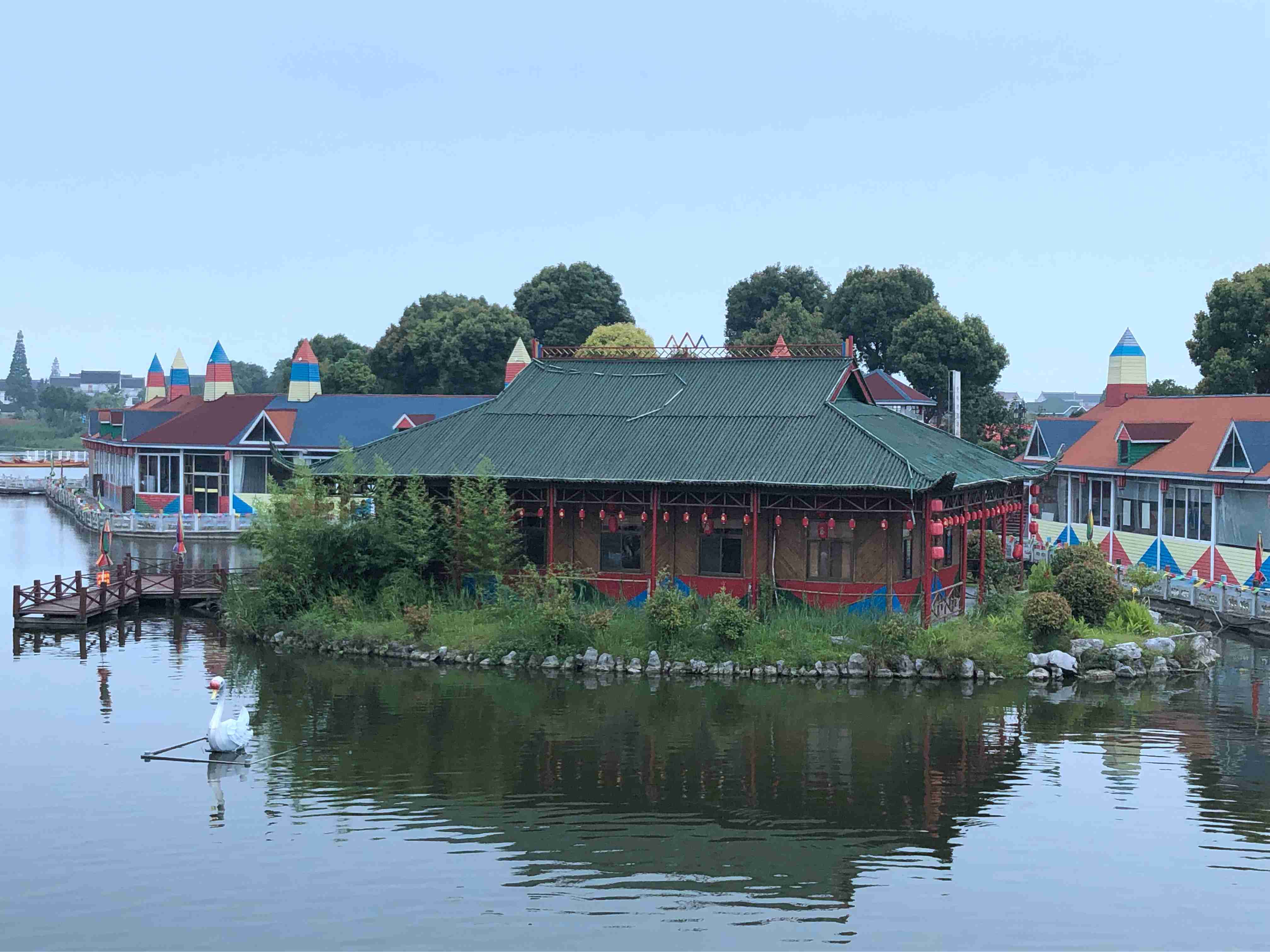  p>黄桥镇小南湖位于中国美丽乡村,江苏最美乡村,江苏省生态村,全国一