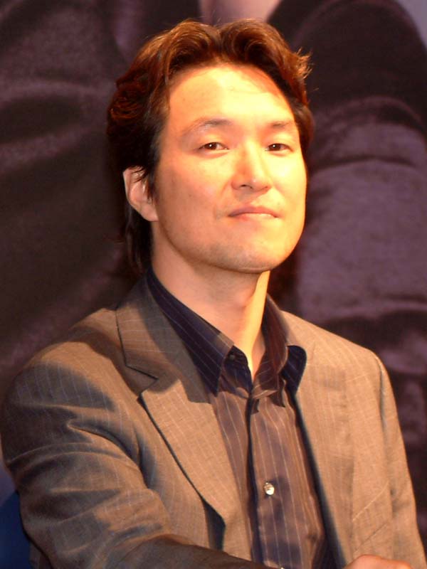  p>韩石圭,1964年11月3日出生于韩国,韩国演员,毕业于 a target="