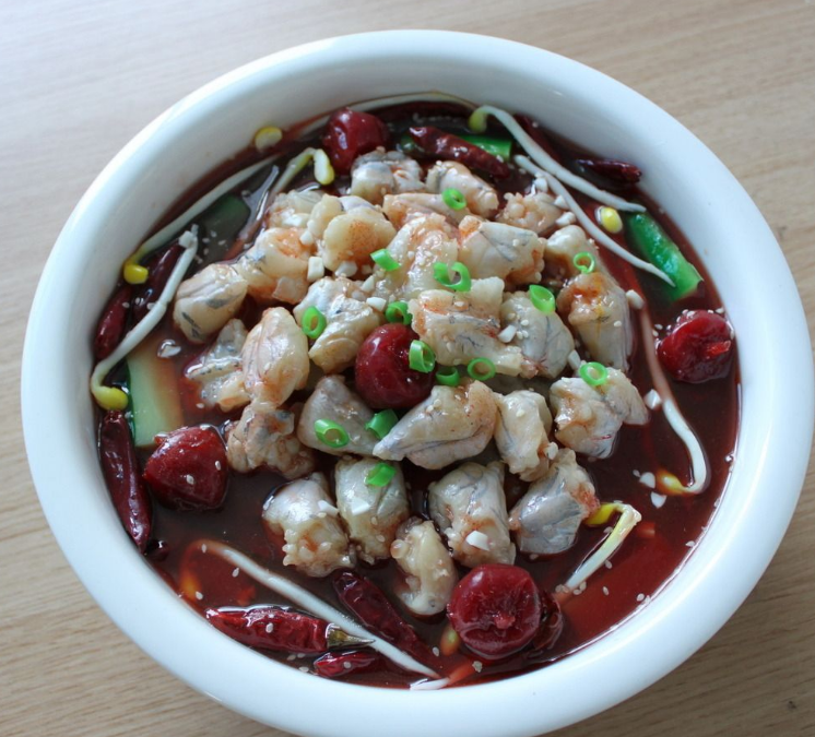  p>水煮田鸡是由田鸡为主要食材做成的一道菜品,属于川菜. /p>