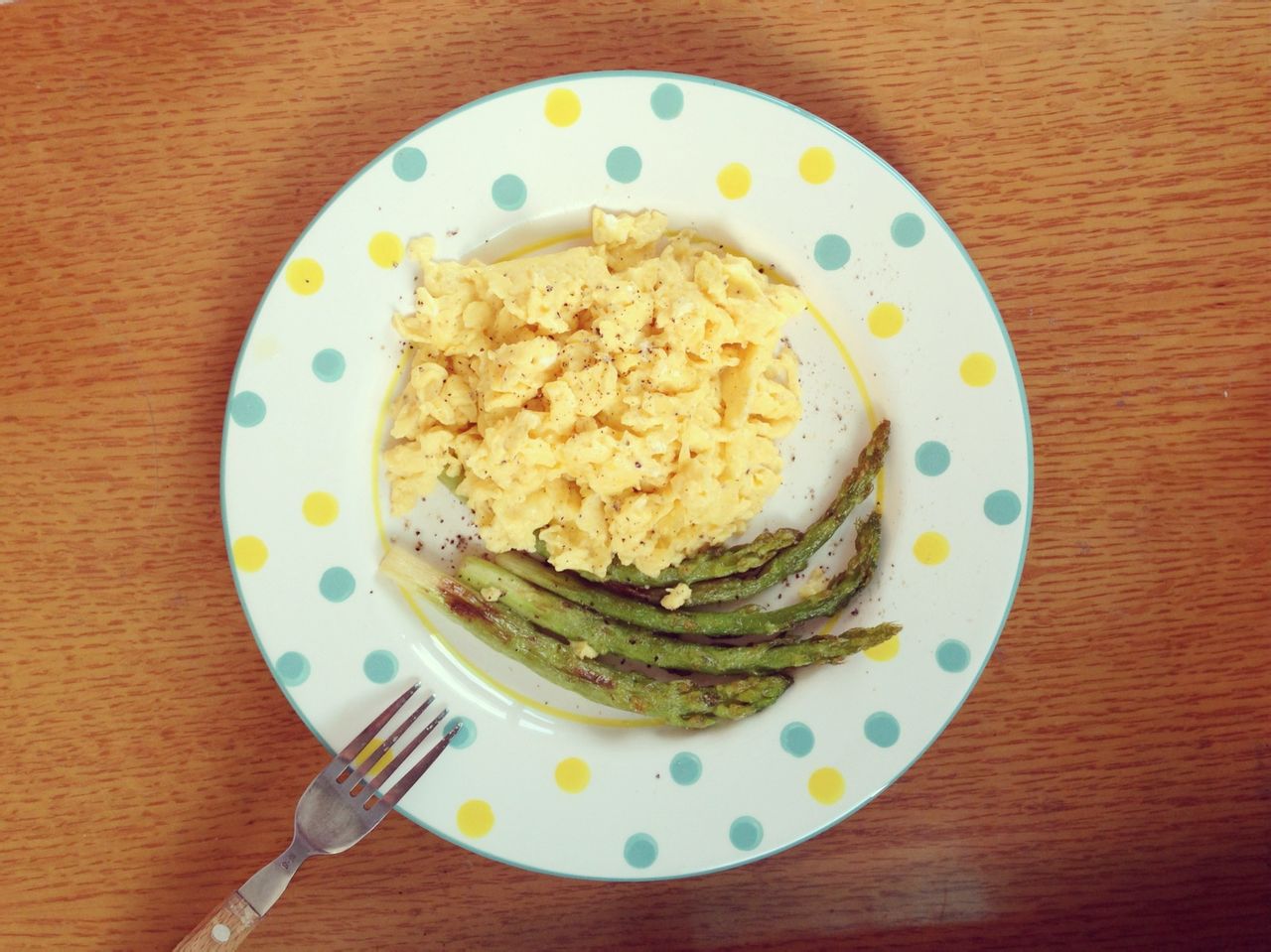 法式炒蛋配煎芦笋