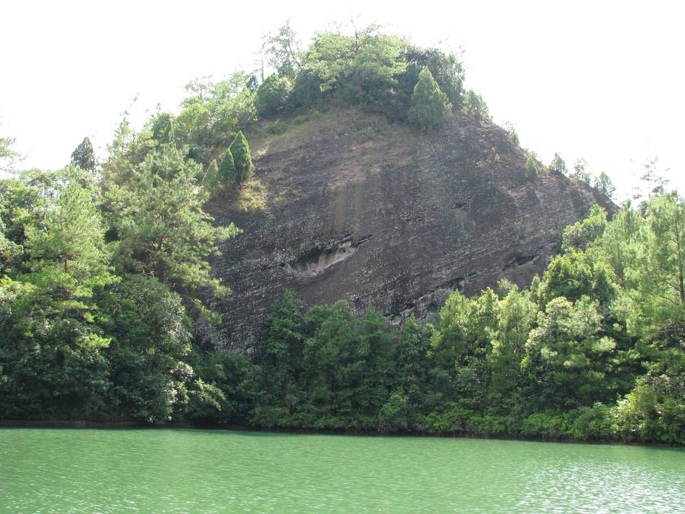  p>豸山位于 a target="_blank" href="/item/湖南省永州市江华瑶族