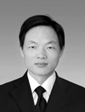 曾任温岭市泽国镇镇长助理.