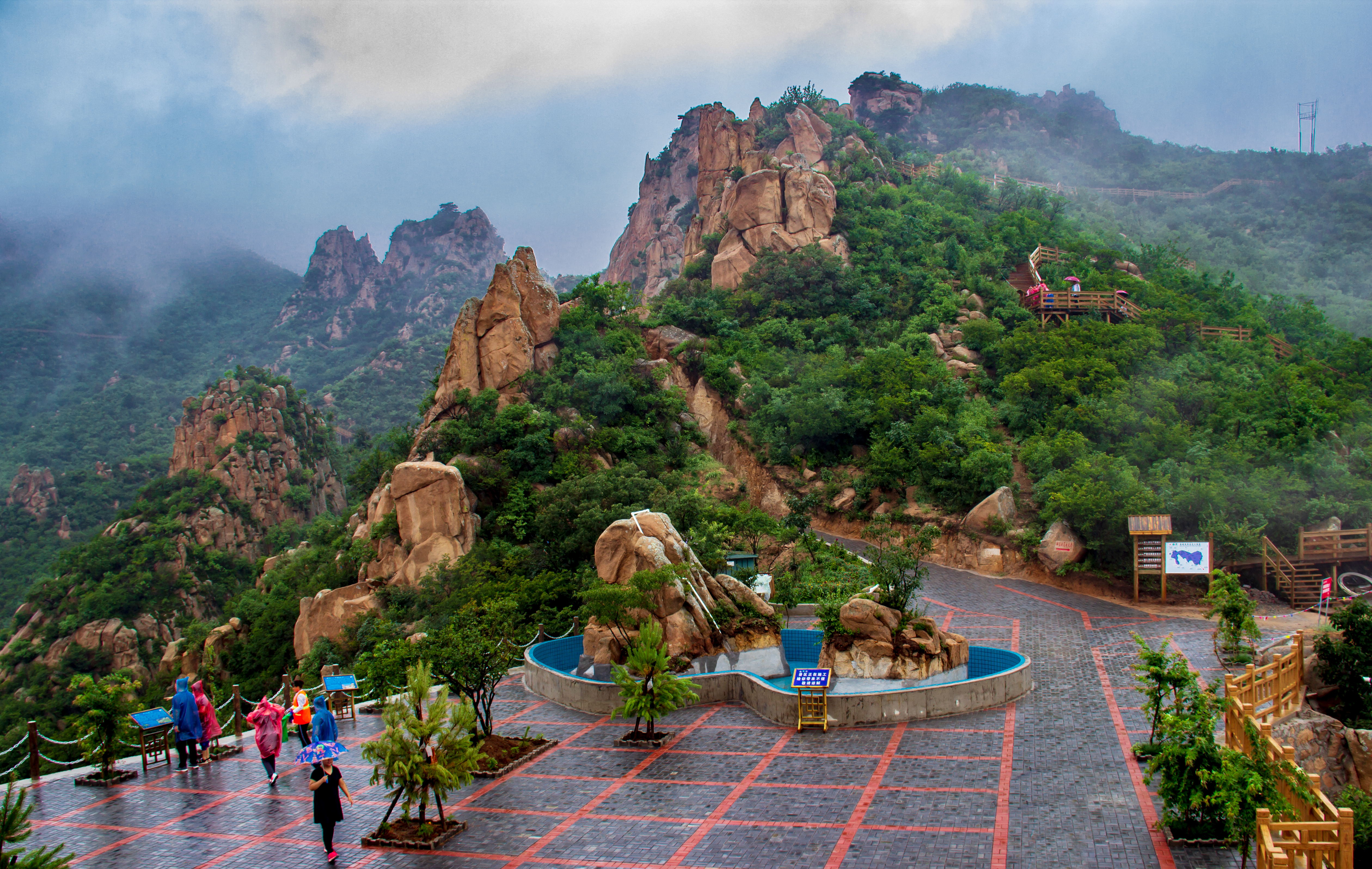  p>辽宁北票大黑山旅游景区位于 a target="_blank" href="/item/辽宁