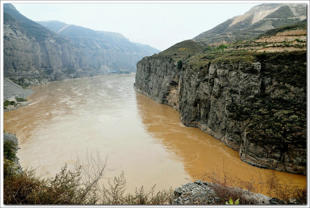  p>黄河龙门是 a href="#" data-lemmaid="5394">黄河 /a>的咽喉,位于