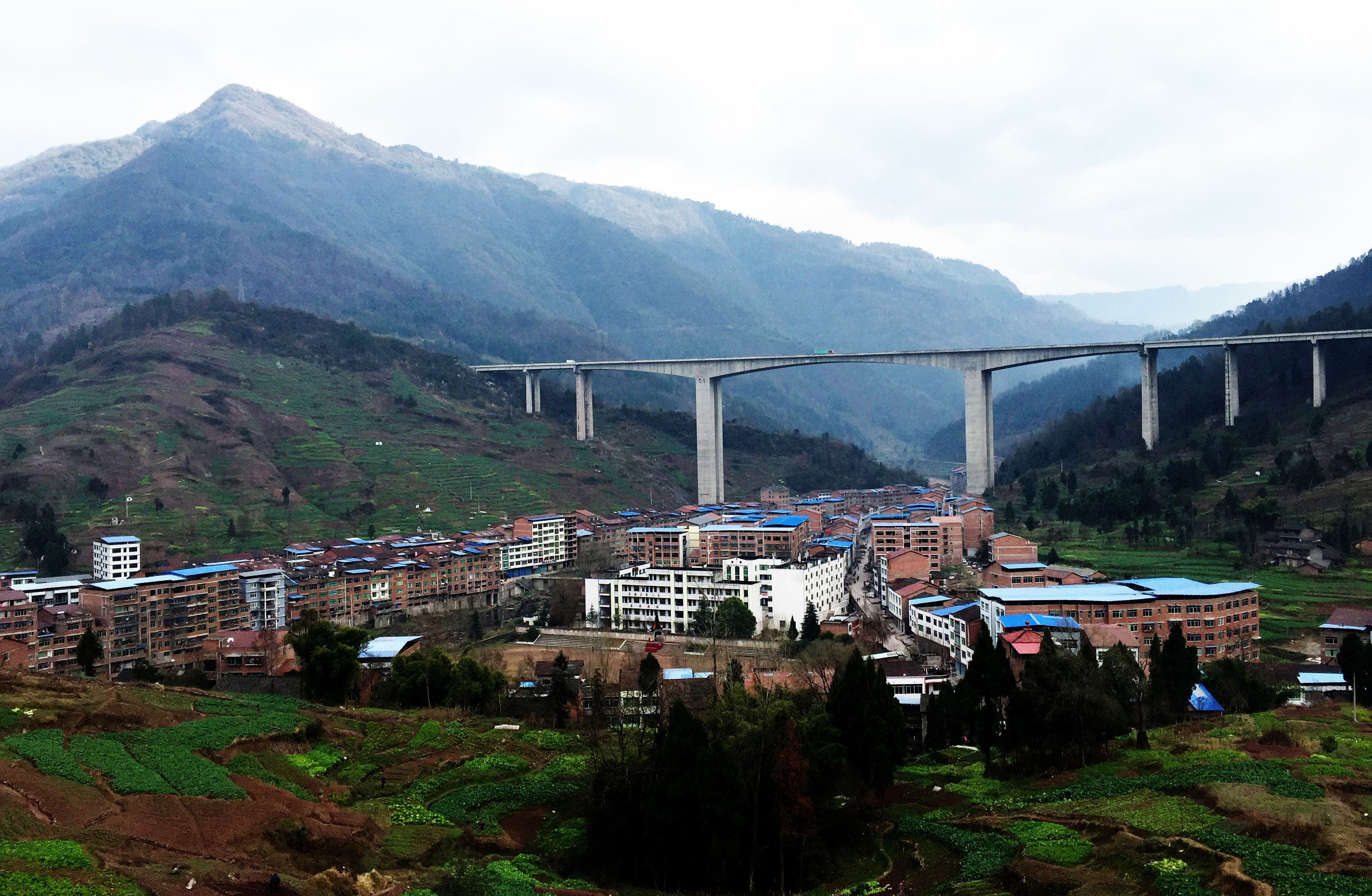  p>厂溪镇是四川省达州市宣汉县下辖镇,位于 a href="#" data-lemmaid