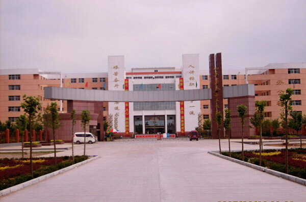 泰安英雄山中学