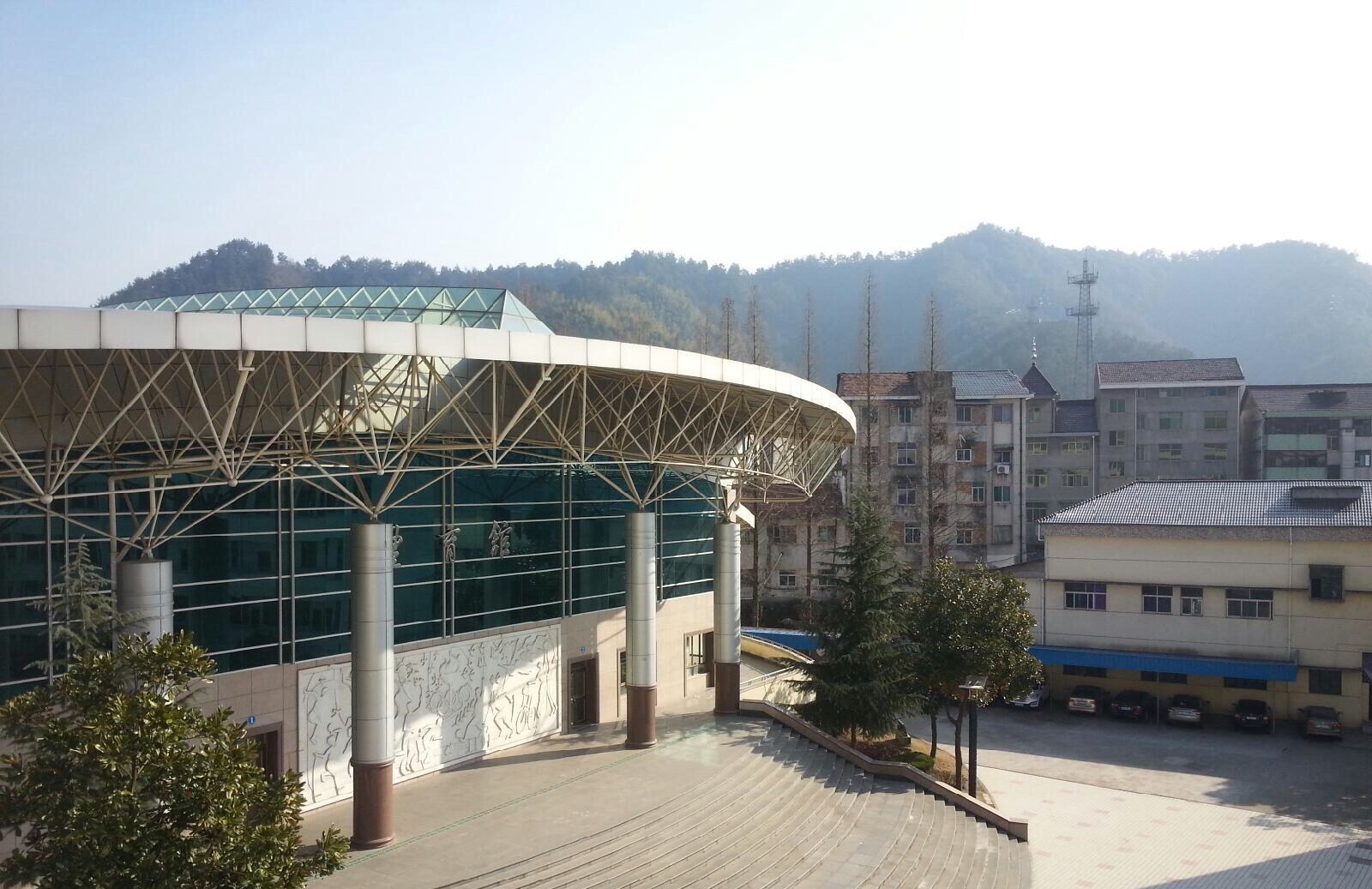 杭州市临安区於潜中学