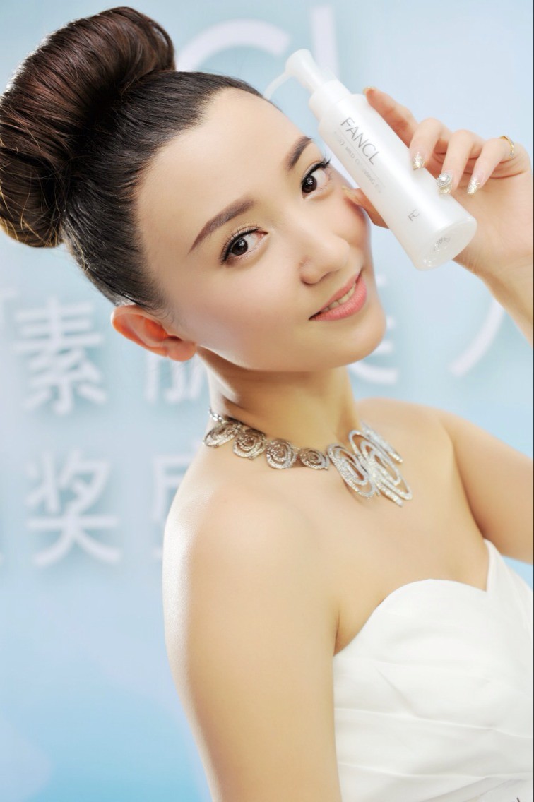  p>赵彦乔( i>曾用名赵晶 /i>),出生于北京,毕业于 a target="_blank"