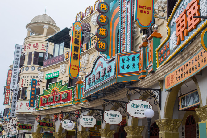  p>广州街香港街景区是为配合谢晋导演拍摄历史巨片《 a target="