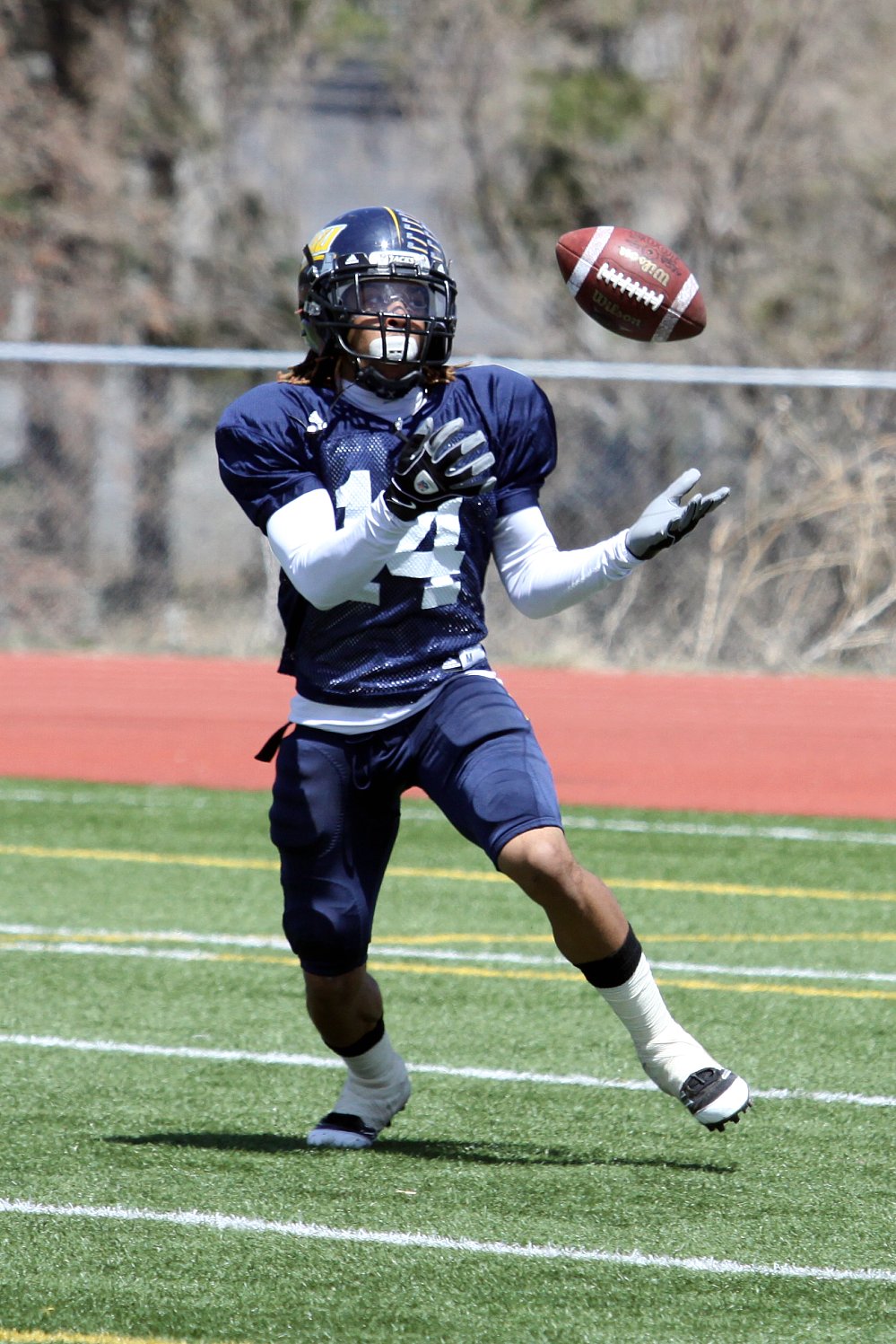 football,美国人通常简称为football),也称美式足球,是 a href="#"