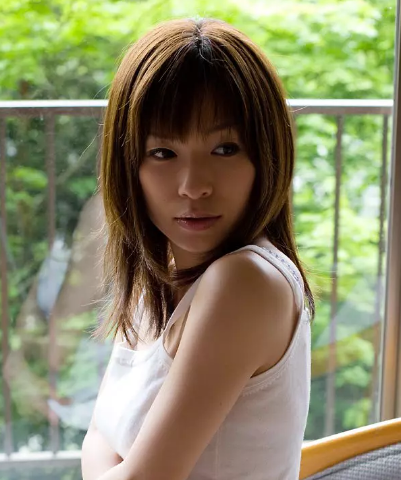  p>佳澄果穗 i>(かすみ果穂) /i>,1984年10月