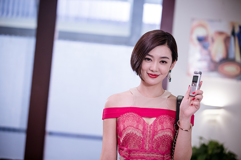  p>郝泽嘉 i>(原名:郝安磊), /i>1988年4月2日出生于黑龙江省鹤岗 