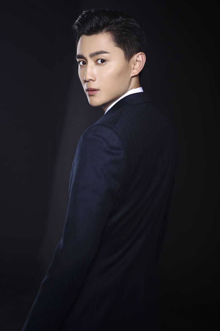  p>宋星翰,原名宋雷涛,1987年9月6日出生于江苏省无锡市,中国内地流行