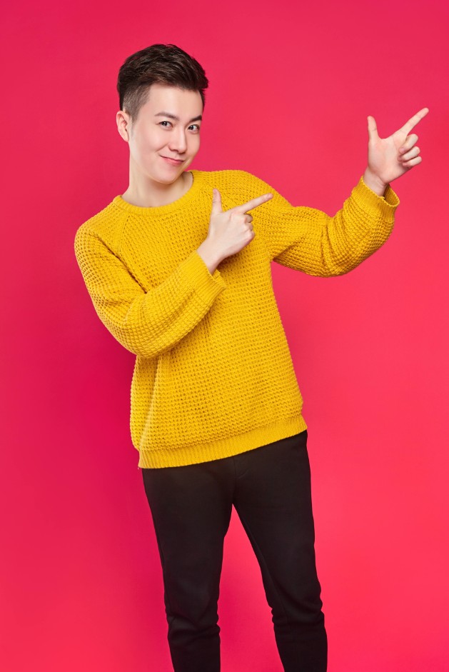 data-lemmaid="3366675">小莉帮忙 /a>》主持人,曾在"康熙寻找接班人"