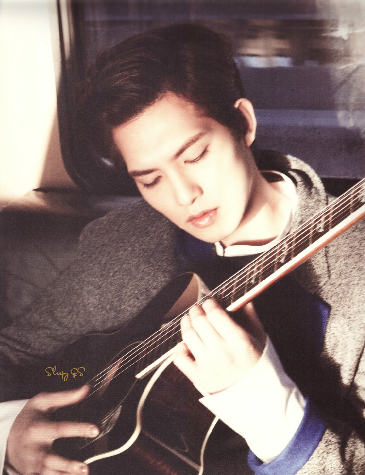  p>李宗泫,1990年5月15日出生于韩国釜山,歌手,音乐制作人,演员,原