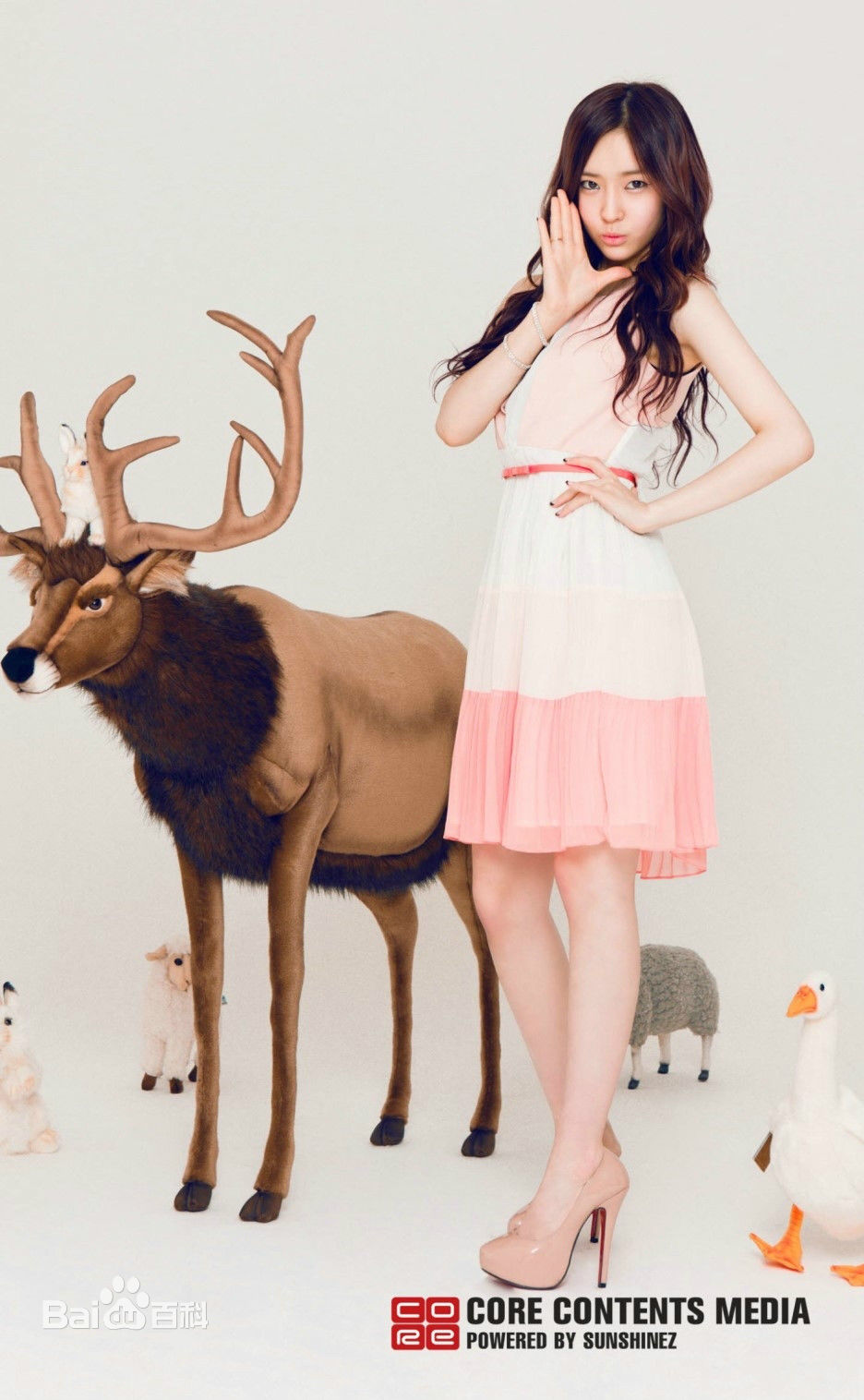  p>李雅琳(         ,lee areum),1994年4月19日出生于韩国首尔,韩国