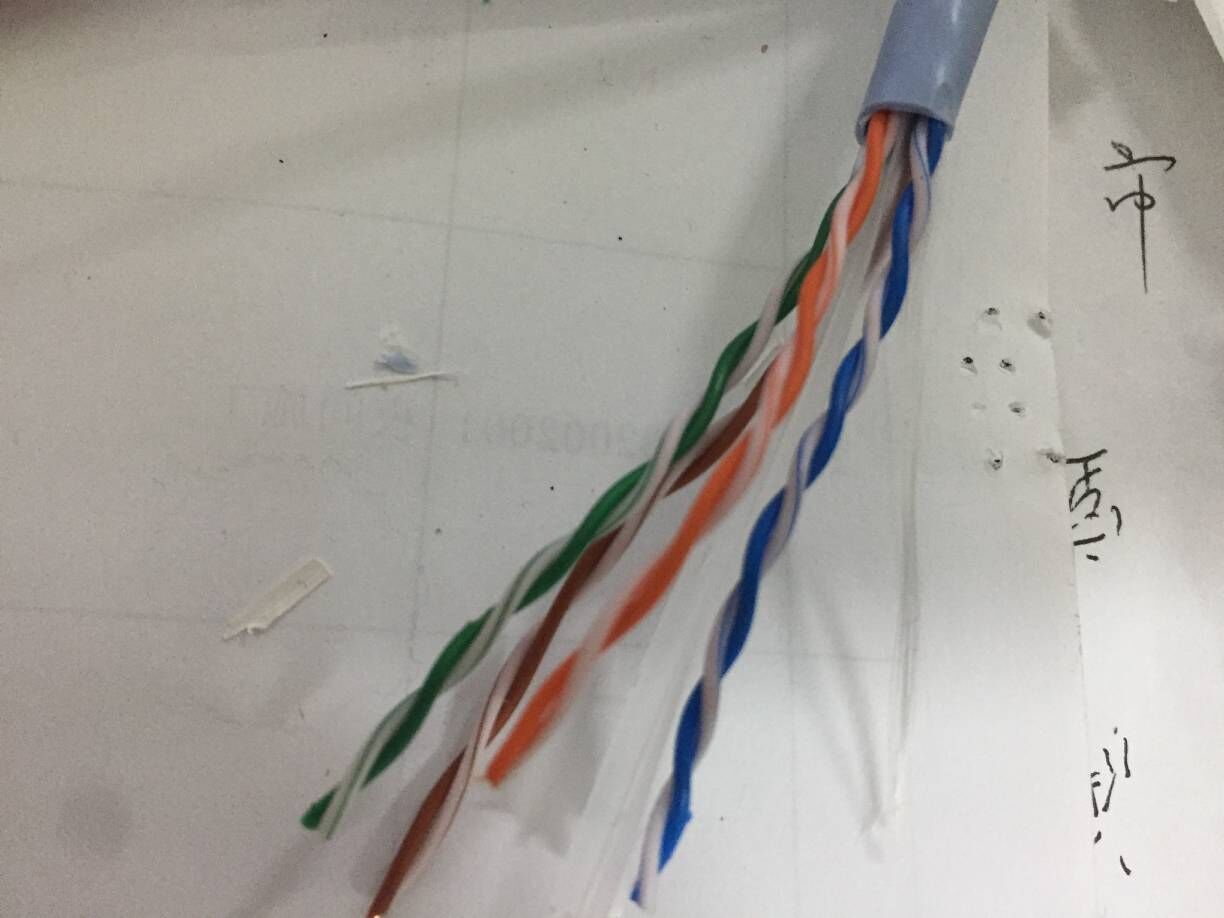  p>六类非屏蔽双绞线,外皮是绿色pvc和lszh,内部是十字线芯.