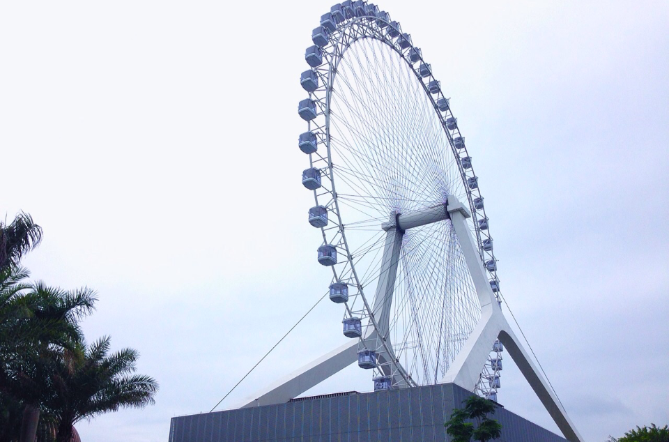  p>美林湖摩天轮坐落在石角镇美林湖社区湖岸西路,是国内最大的屋顶