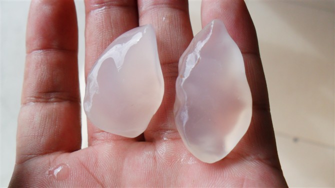 俗称冰种玉髓以及 a href="#" data-lemmaid="9300737">冰彩玉髓 /a>