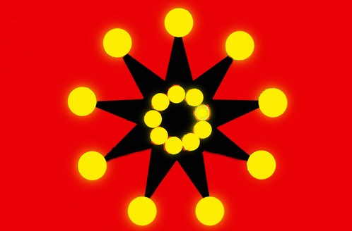  p>铁血十八星旗,简称十八星旗,又称铁血旗,九角旗,九角十八星旗,首义