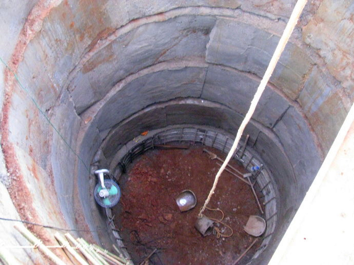 人工挖孔灌注桩