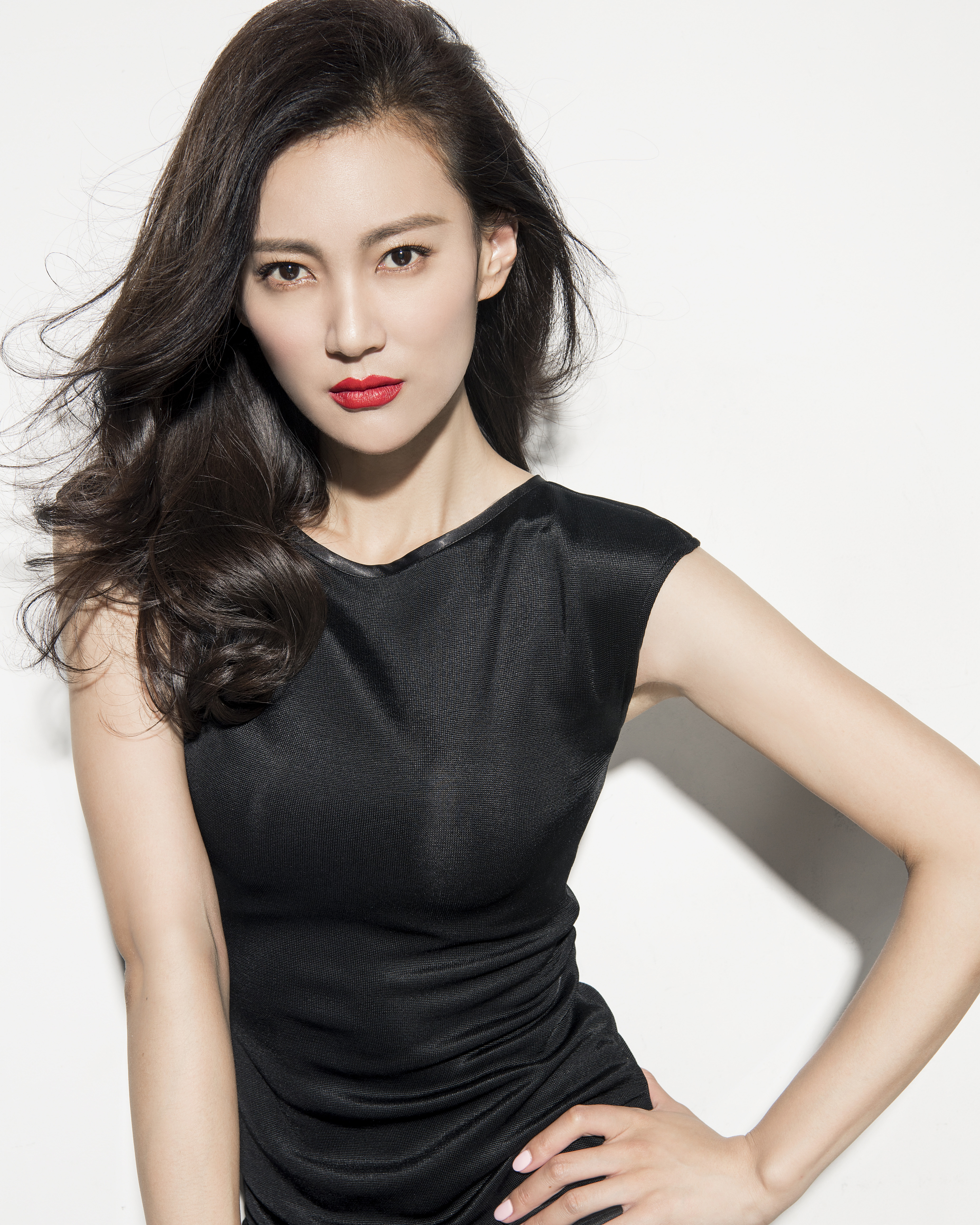  p>赵蕾,1981年11月8日出生于 a target="_blank" href="/item/辽宁省