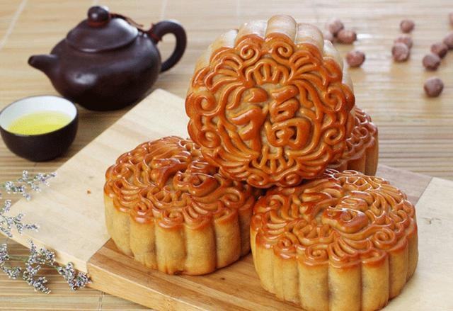 cake),又称月团,小饼,丰收饼,团圆饼等,是中国的汉族传统美食之一