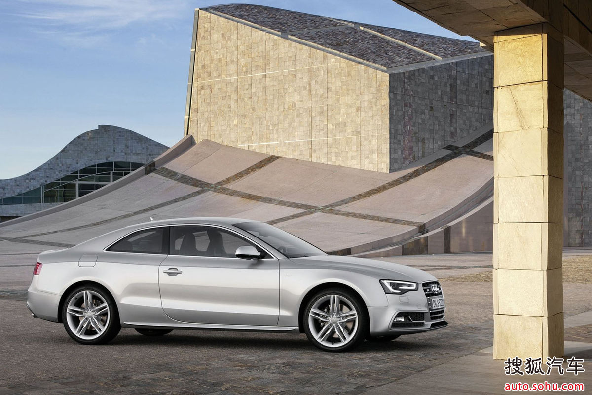  p>奥迪s5作为奥迪家族中的一个全新系列,定位于高档双门及四门轿跑车