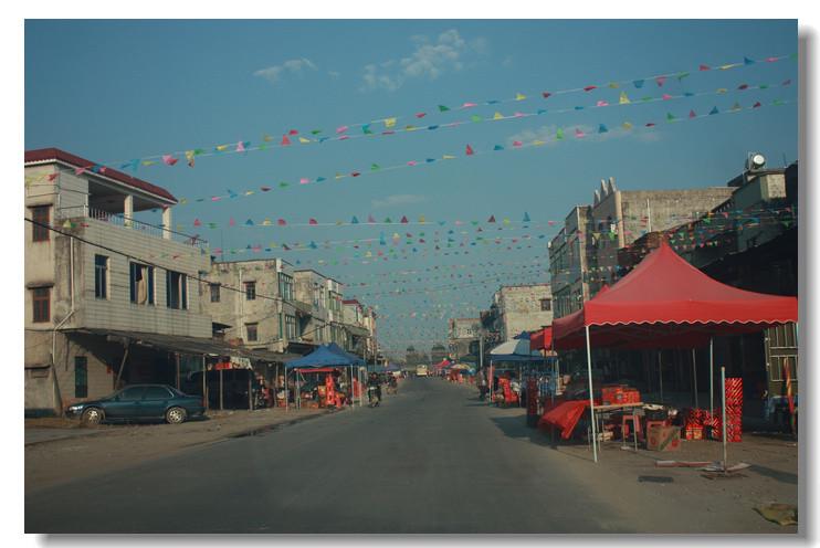  p>霞洞镇,隶属于广东省茂名市电白区,位于电白区西北部,背倚浮山岭