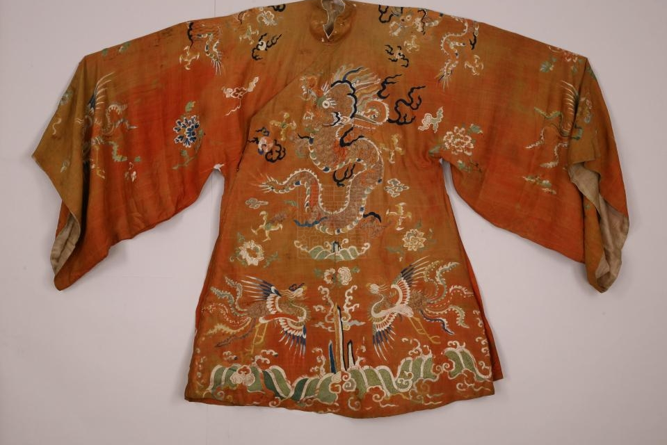 明秦良玉红绸盘金绣花蟒凤纾衣