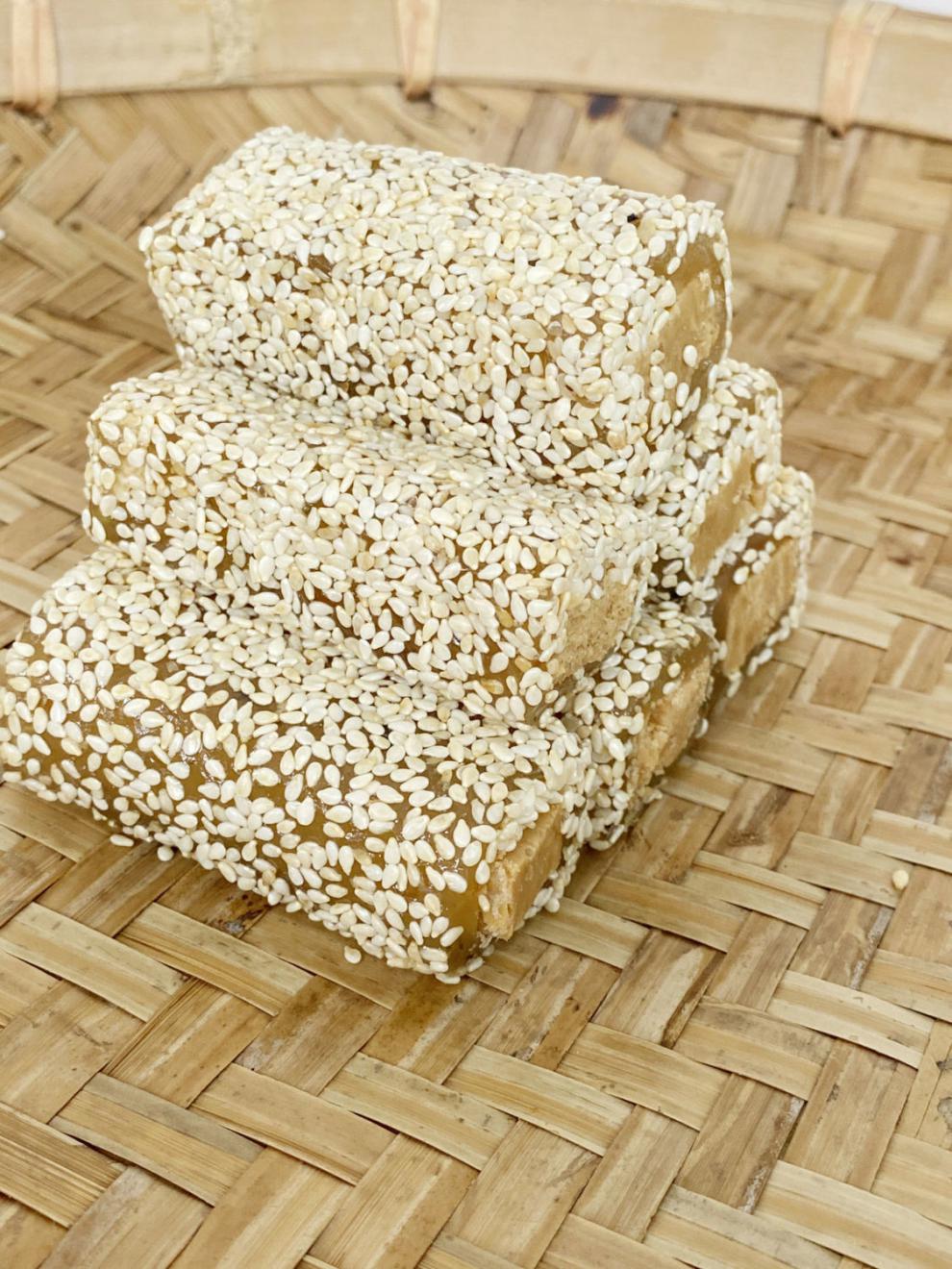 zds9mi">明糖芯,俗称鸭脖子糖,是一道有着几十年传统工艺的潮汕甜点