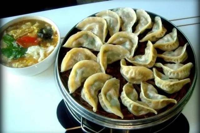  p>老王烫面角是洛阳市新安县的传统风味小吃.