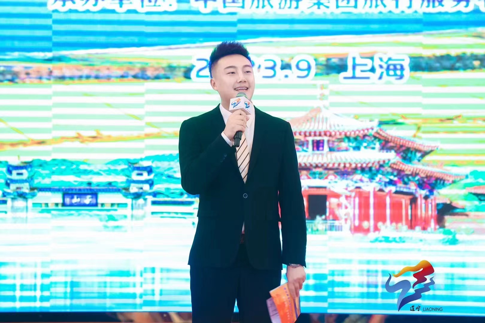 大鹏,本名魏鹏湾,江苏卫视《非诚勿扰》男嘉宾,陕西广播电视台地方