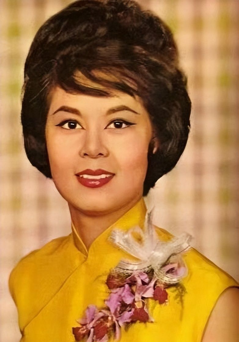 原名程月如,英文名linda,艺名"林黛"