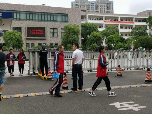  p>舟山市第一初级中学是舟山市教育局直属公办初中,位于中国东海之滨